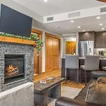 Spring Creek Luxury King One Bedroom At White Spruce Lodge