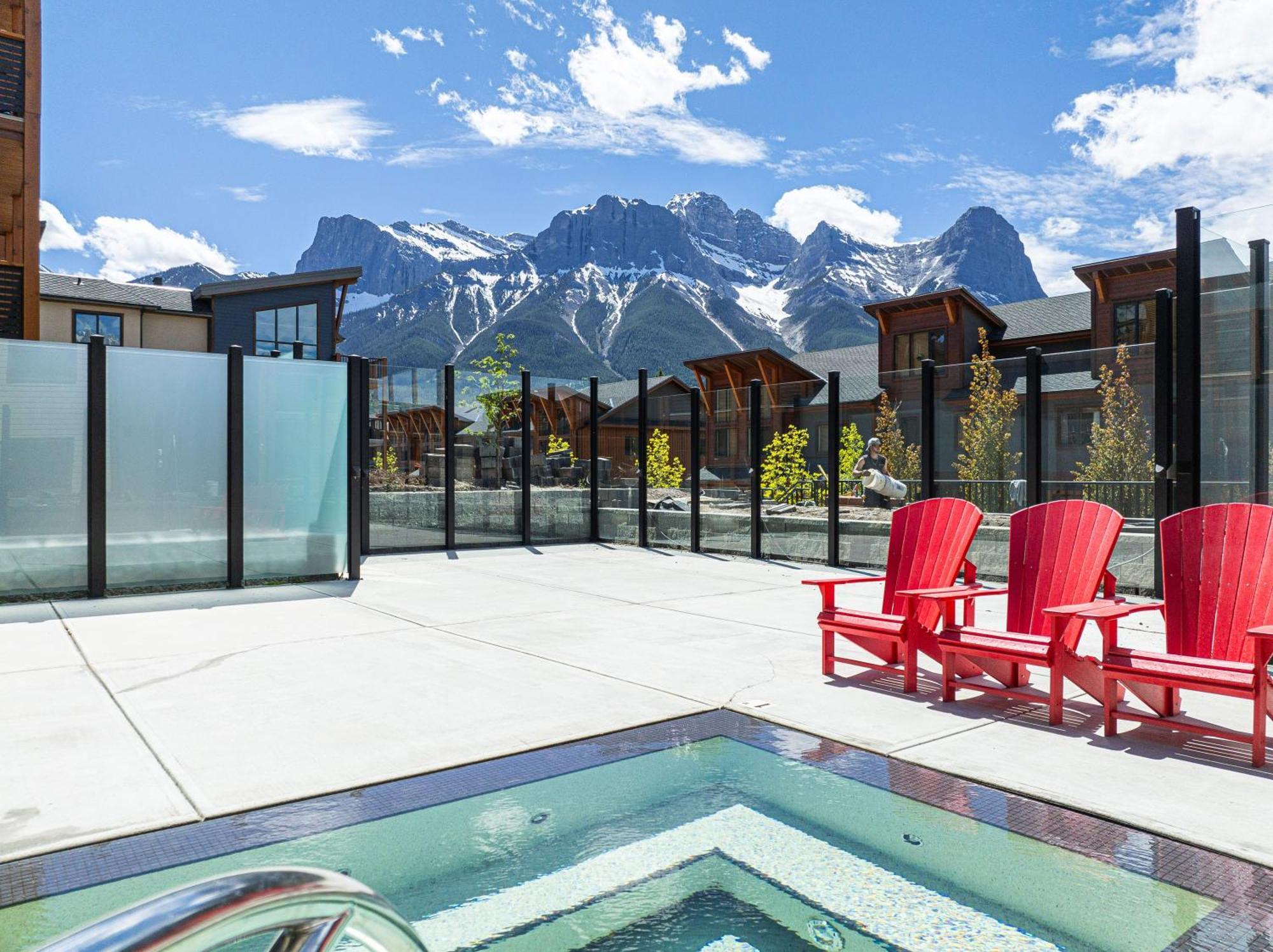 Apartment Spring Creek Luxury King One Bedroom At White Spruce Canmore