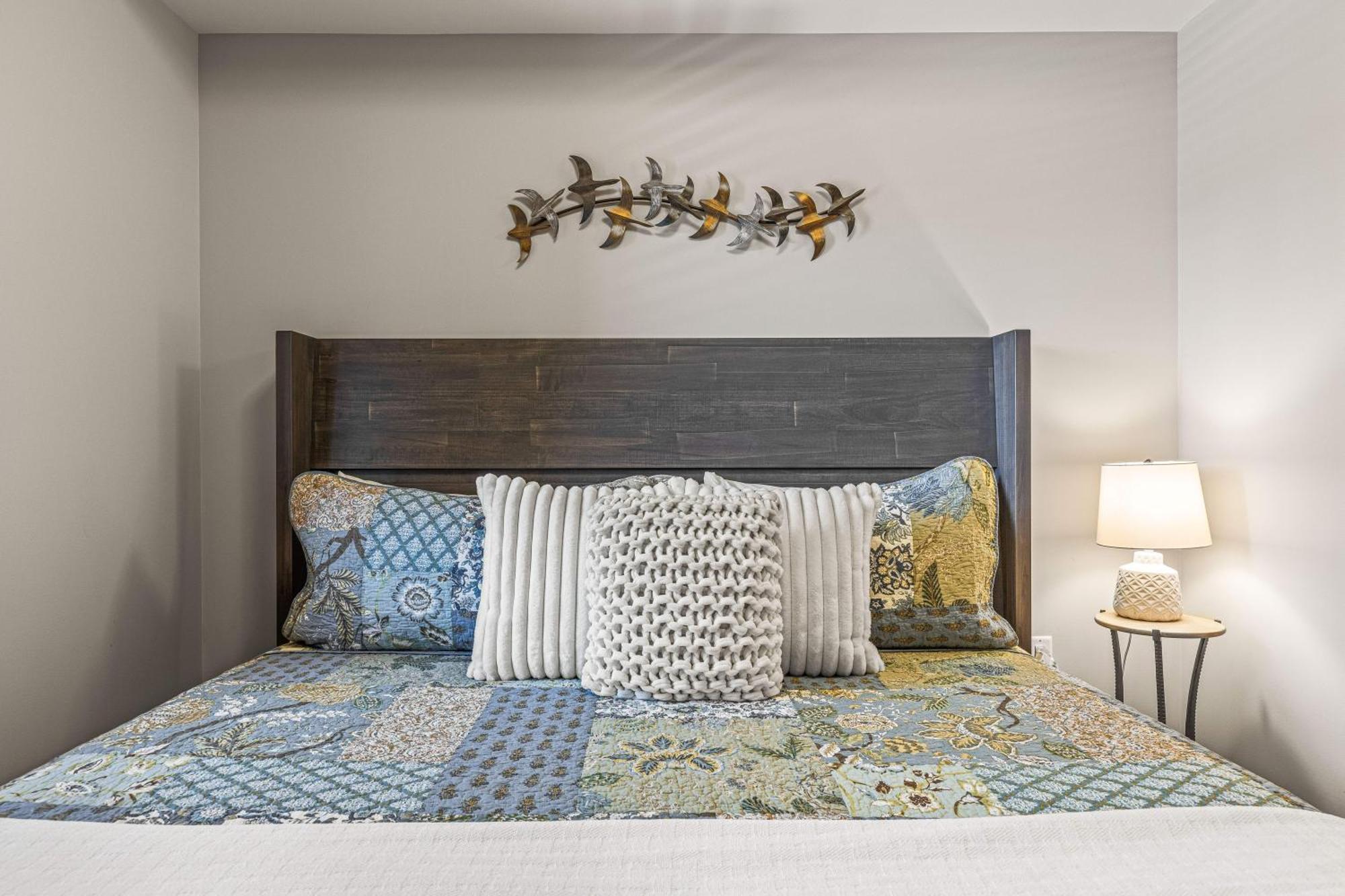 Spring Creek Luxury King One Bedroom At White Spruce *