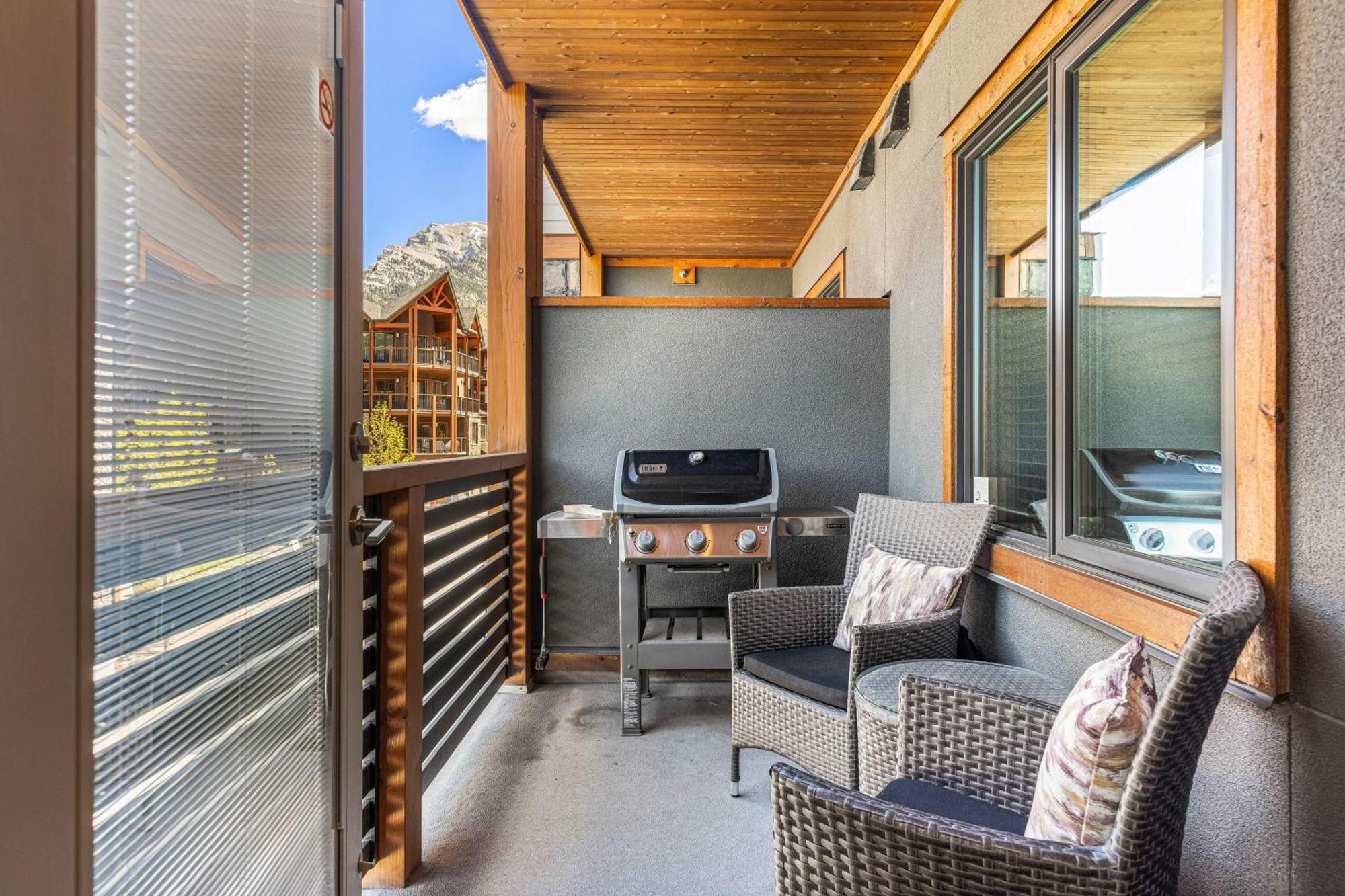 Apartment Spring Creek Luxury King One Bedroom At White Spruce Canmore
