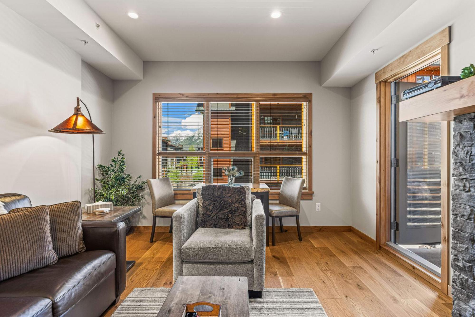 Spring Creek Luxury King One Bedroom At White Spruce Canmore