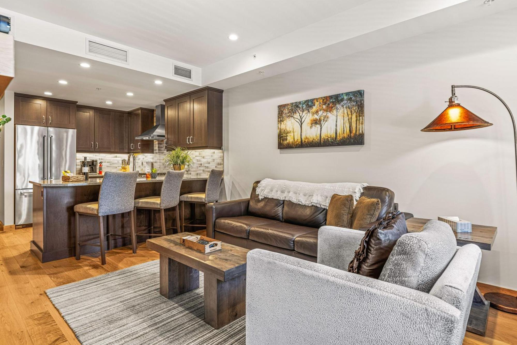 Apartment Spring Creek Luxury King One Bedroom At White Spruce *