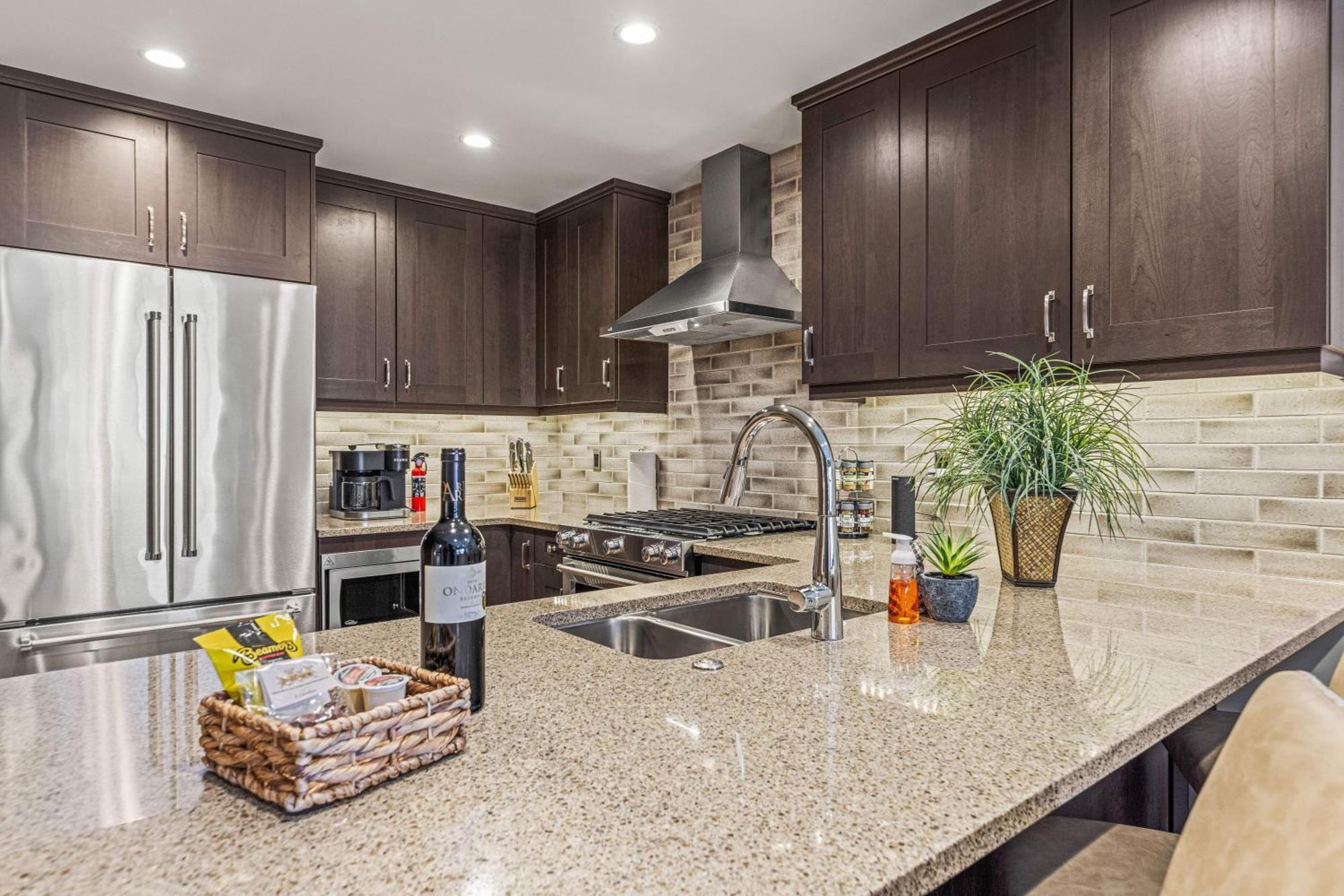 Spring Creek Luxury King One Bedroom At White Spruce Canmore