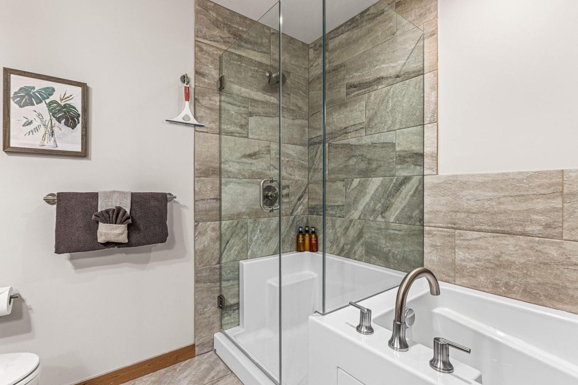 Apartment Spring Creek Luxury King One Bedroom At White Spruce Canmore